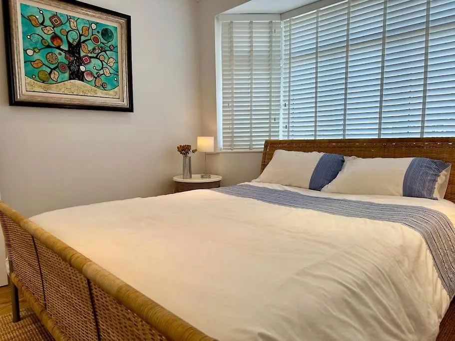 Spacious 1 Bedroom House Twickenham Apartment