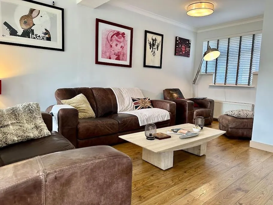 Spacious 1 Bedroom House Twickenham