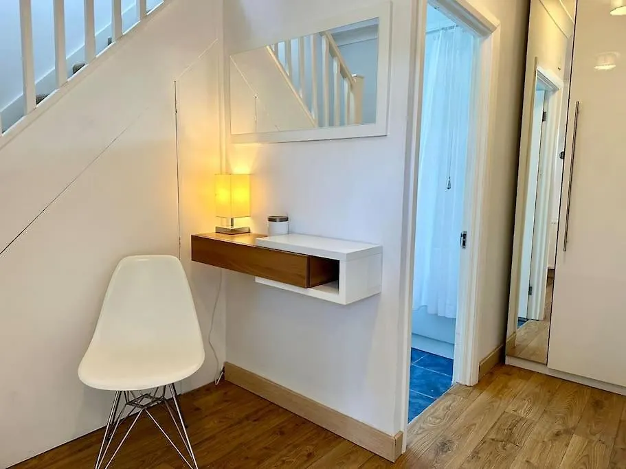 Spacious 1 Bedroom House Twickenham
