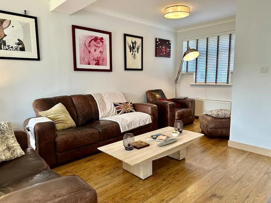 Spacious 1 Bedroom House Twickenham contacts